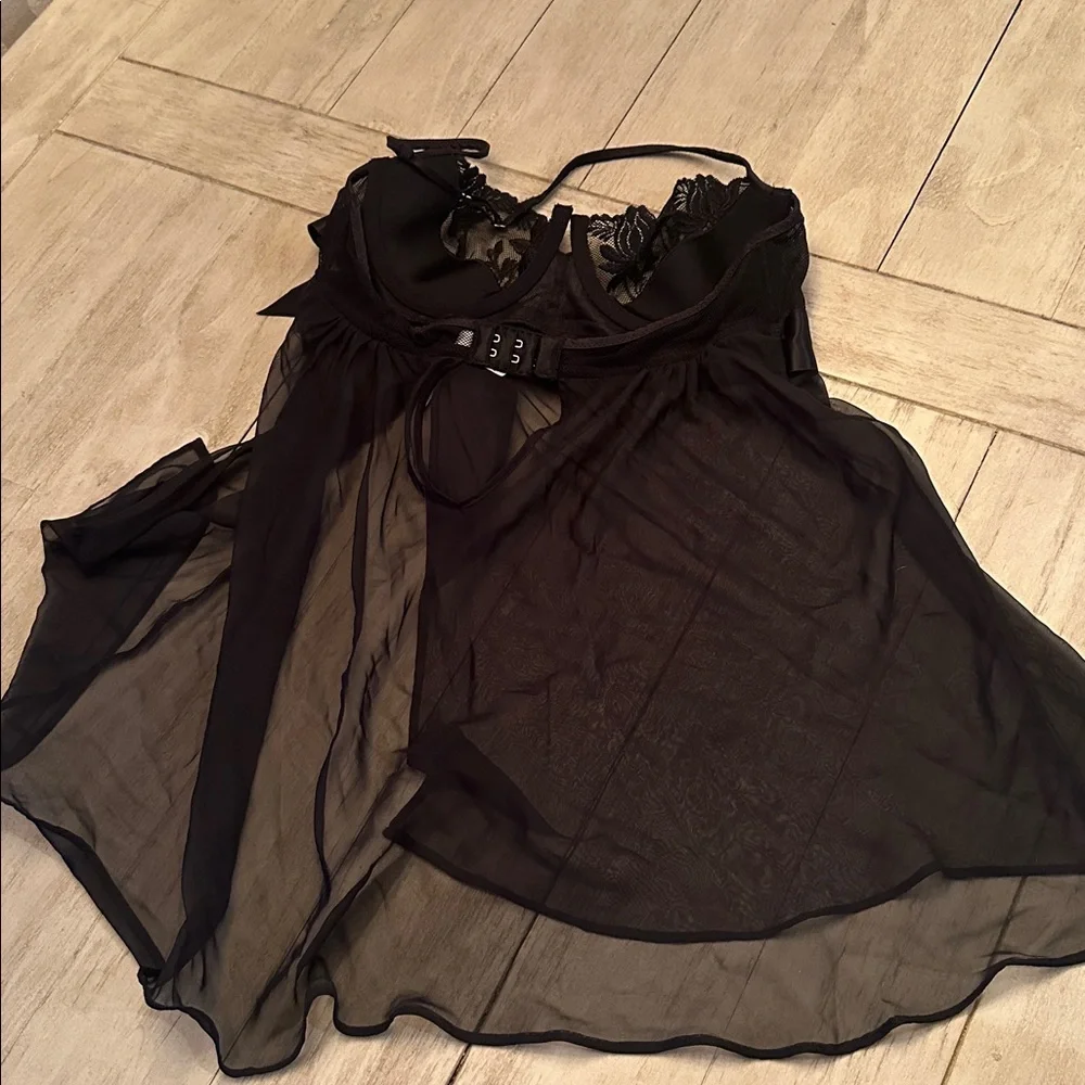 Victoria’s Secret Very Sexy lingerie slip size 34C black silky lace